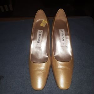 Gorgeous Leather Gold Pump